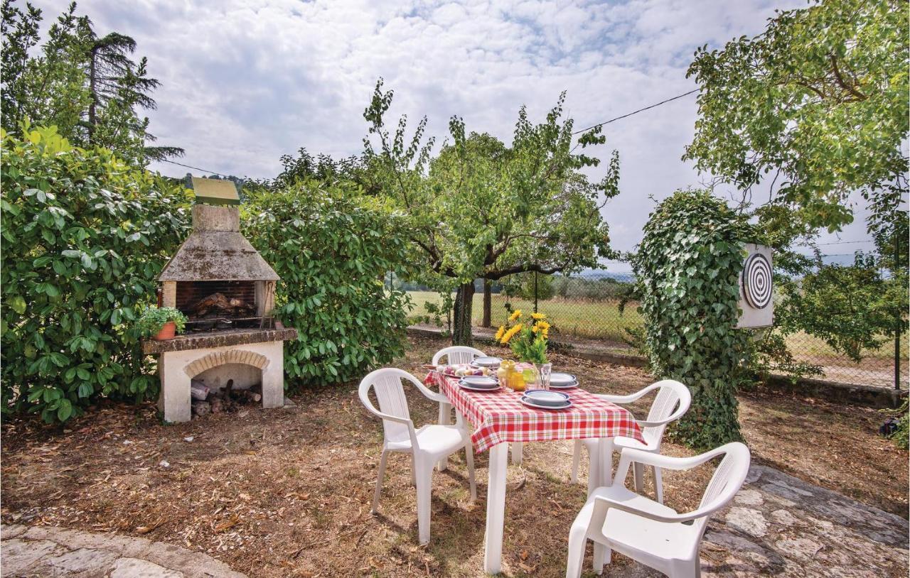 Amazing Home In Spoleto With Wifi Bazzano Inferiore Bagian luar foto